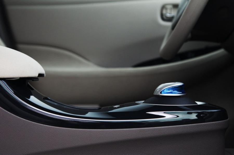  Nissan Leaf 2012 года  (фото 43 из 45)